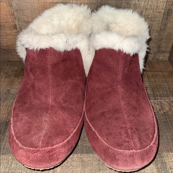 Lands' End Women's Burgundy Suede Slippers with Faux Fur-size 8 - Picture 4 of 10